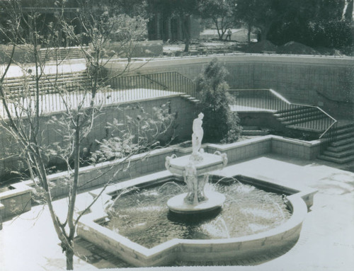 Venus fountain and Hixon Court, Harvey Mudd College