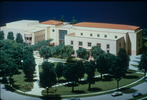 Architectural model of the 1987 addition to Honnold Library