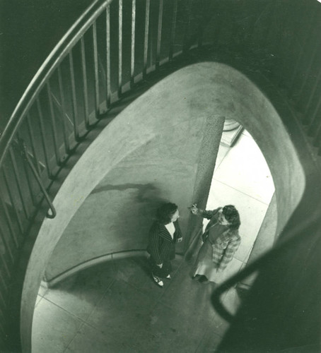 Lebus Courtyard stairwell with women, Pomona College