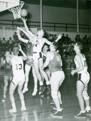 Basketball game, Claremont McKenna College