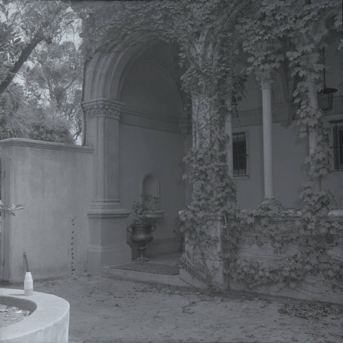 Valencia Court fountain, Scripps College