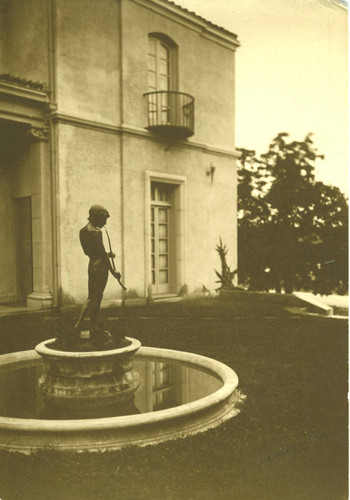 Lebus Courtyard and statue, Pomona College