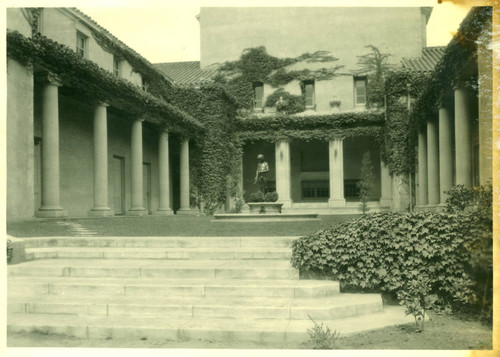 Lebus Courtyard and statue, Pomona College