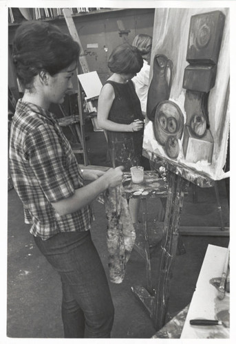 Art students in studio, Scripps College