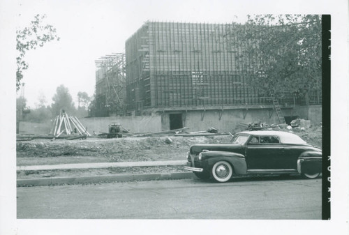 Constructing the second floor of Honnold Library