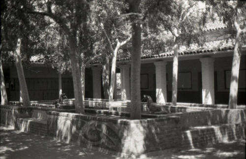 Lang Art Building courtyard, Scripps College