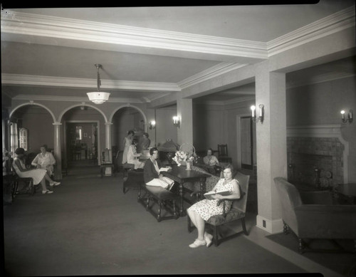 Women reading, Pomona College