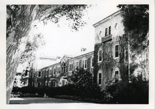 Harwood Court, Pomona College