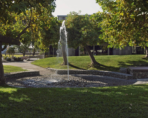 Pellissier Fountain, Pitzer College