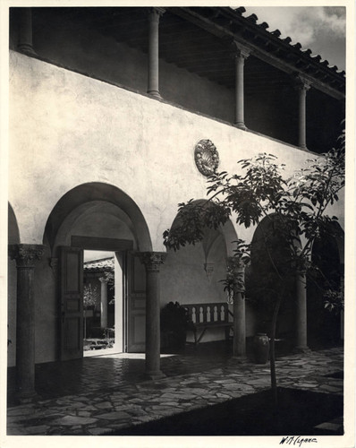 Toll Hall and Star Court, Scripps College