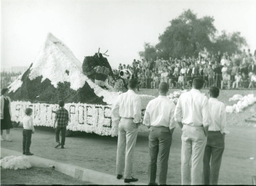 Homecoming float, Harvey Mudd College