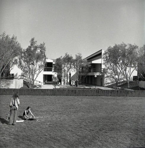 Bette Cree Edwards Humanities Building, Scripps College