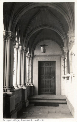 Walkway to Dorothy Drake Wing, Scripps College