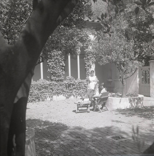 Two students in Valencia Court, Scripps College