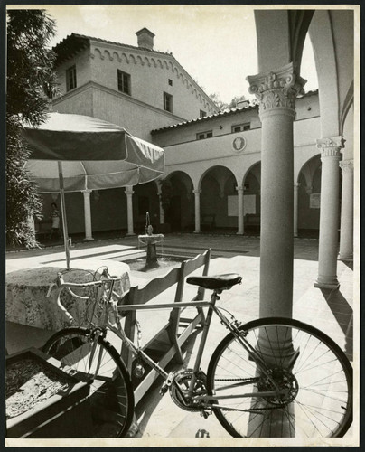 Eucalyptus Court, Scripps College