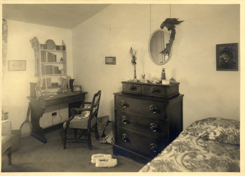 Toll Hall student dormitory room