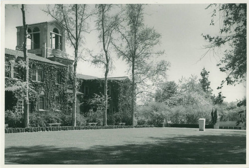 Sumner Hall and Memorial Court, Pomona College