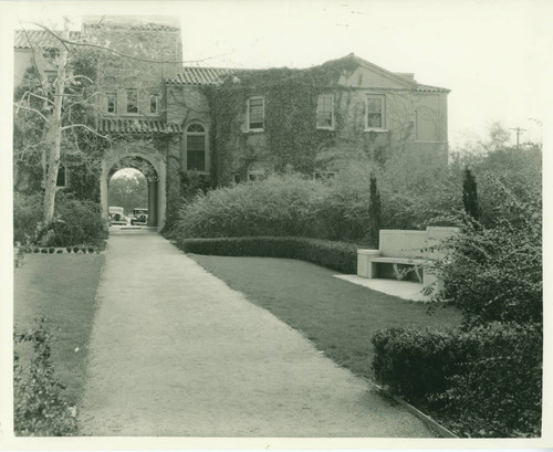 Sumner Hall and Memorial Court, Pomona College