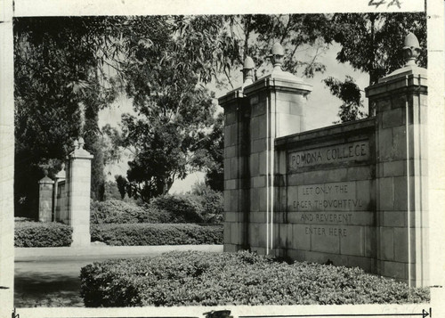 Pomona College gates, Pomona College