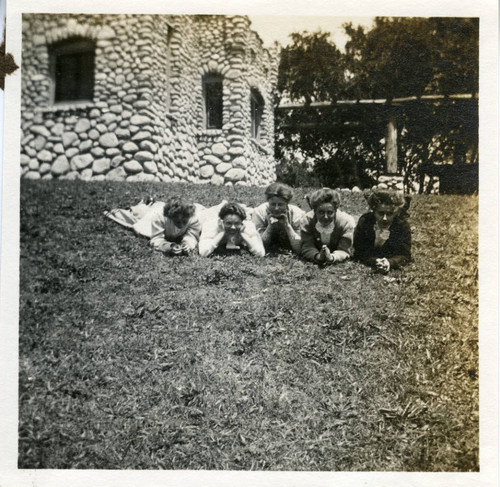 Students in front of Brackett Observatory, Pomona College