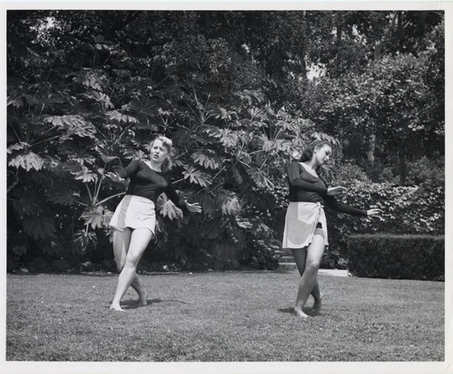 Dancers, Kenna Lois Hunt and Mary Rhees, Scripps College