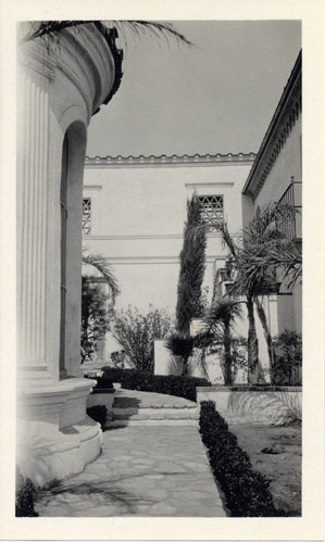 Toll Hall courtyard, Scripps College