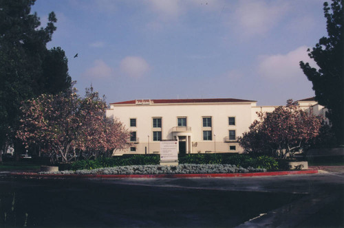 South entrance to Honnold Library