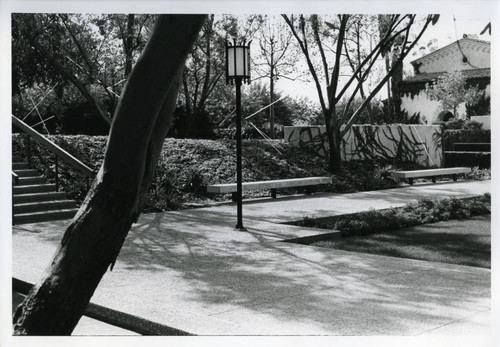 Bette Cree Edwards Humanities Building courtyard, Scripps College