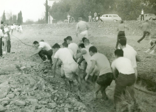 Tug of war, Harvey Mudd College