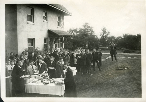 Outdoor meal, Pomona College