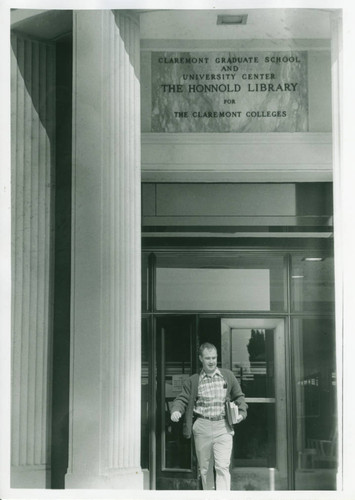 South entrance to Honnold Library