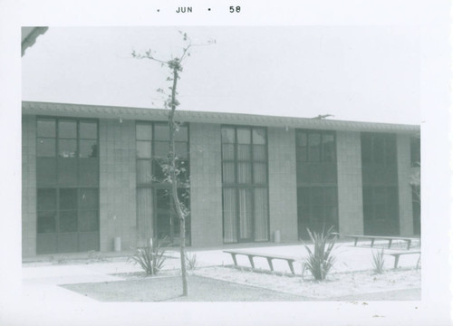 Mildred E. Mudd Hall courtyard, Harvey Mudd College