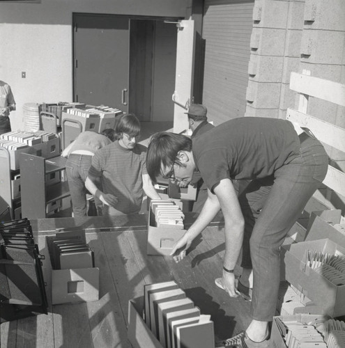 Students unloading books, Harvey Mudd College