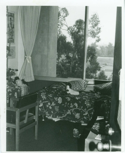 Dormitory room, Claremont McKenna College