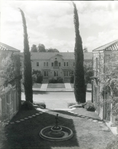 Harwood Court, Pomona College