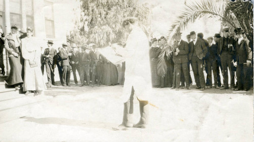 Student gathering, Pomona College