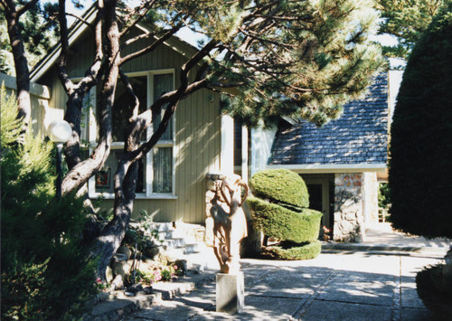 Statue in front of house, Scripps College