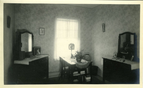 Dormitory room furniture, Pomona College