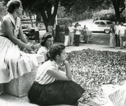 Students in front of dorm, Pomona College