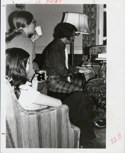 Man plays piano for two women, Scripps College