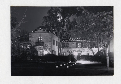 Browning Hall luminarias, Scripps College