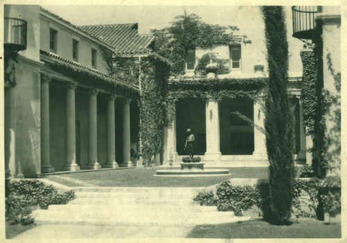 Lebus Courtyard and statue, Pomona College