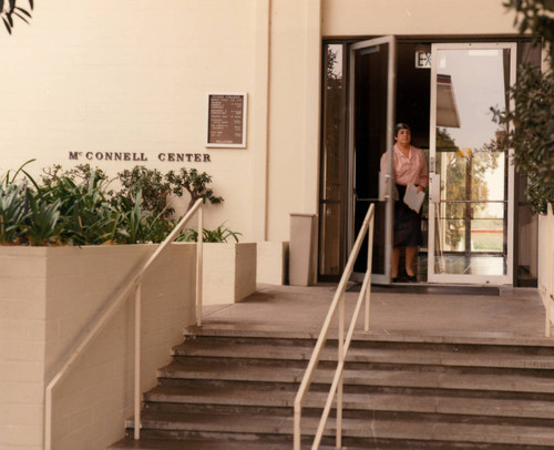 McConnell Center entrance, Pitzer College