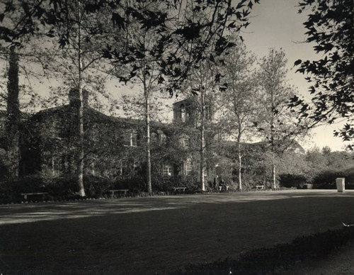 Sumner Hall and Memorial Court, Pomona College