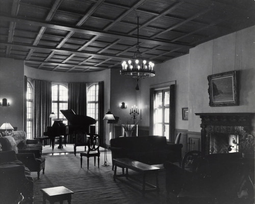 Toll Hall living room, Scripps College