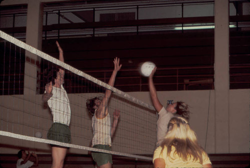 Volleyball game, Scripps College