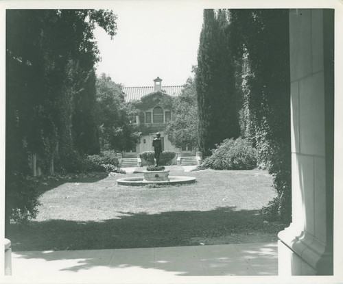 Lebus Courtyard and statue, Pomona College