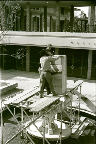 Venus statue installation, Harvey Mudd College