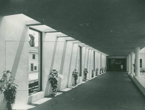 Memorial Gym walkway, Pomona College