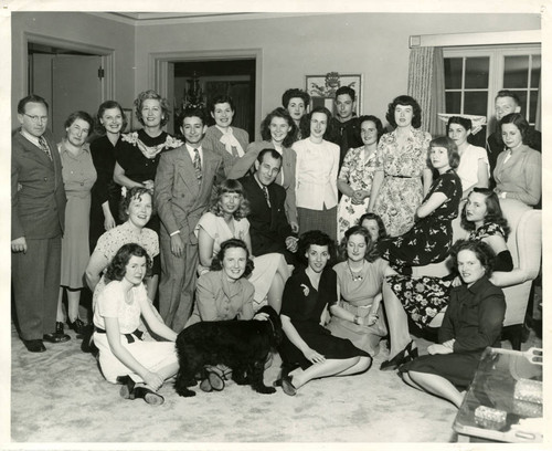 Cellist Alfred Wallenstein and Scripps college students